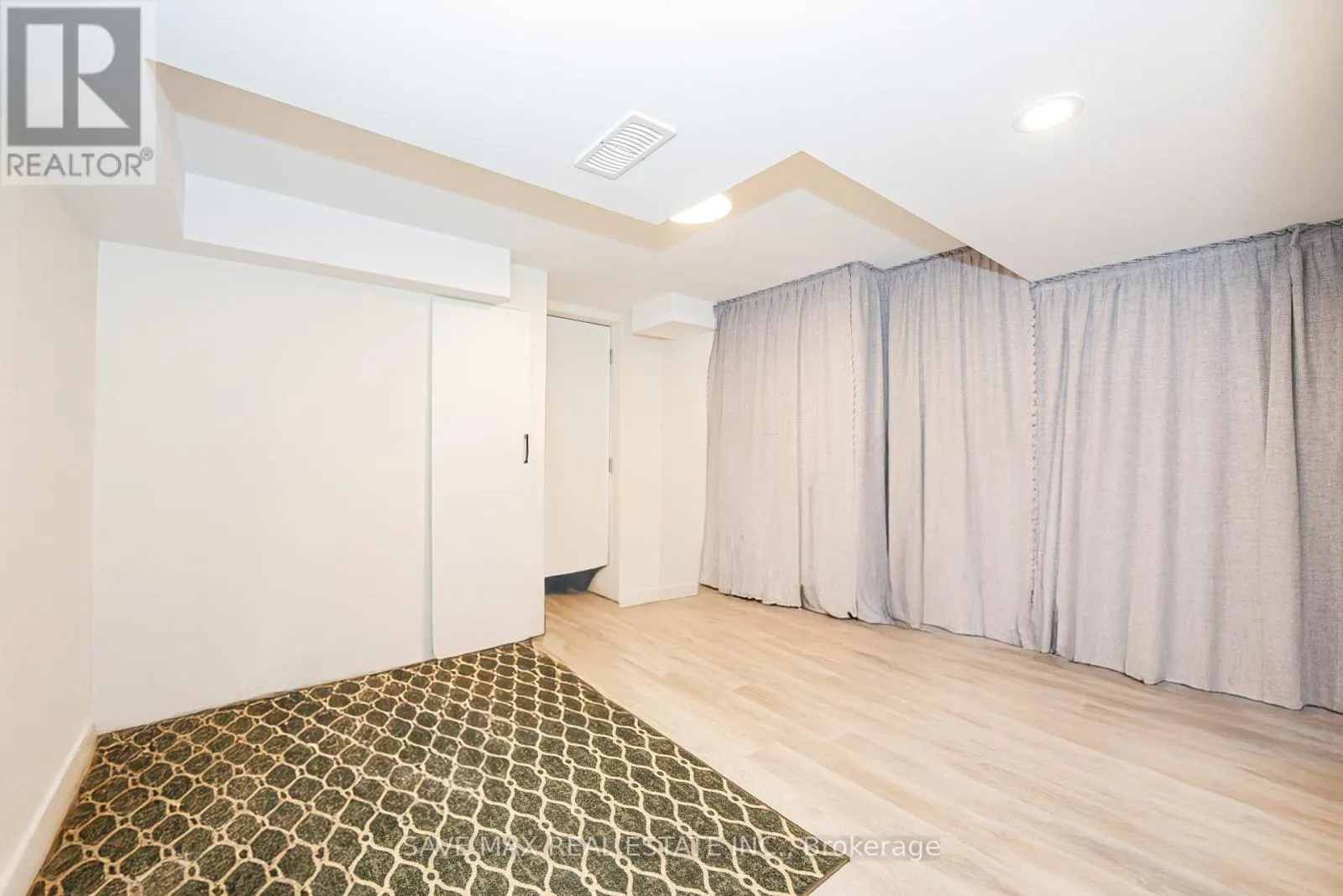 2092 COPPERMINE STREET