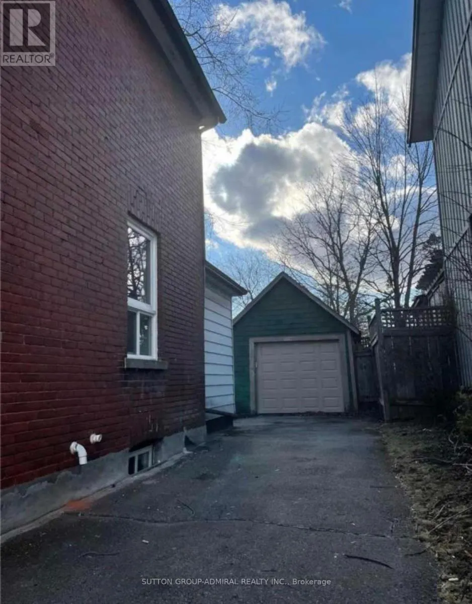 MAIN FLOOR - 1608 DUFFERIN STREET