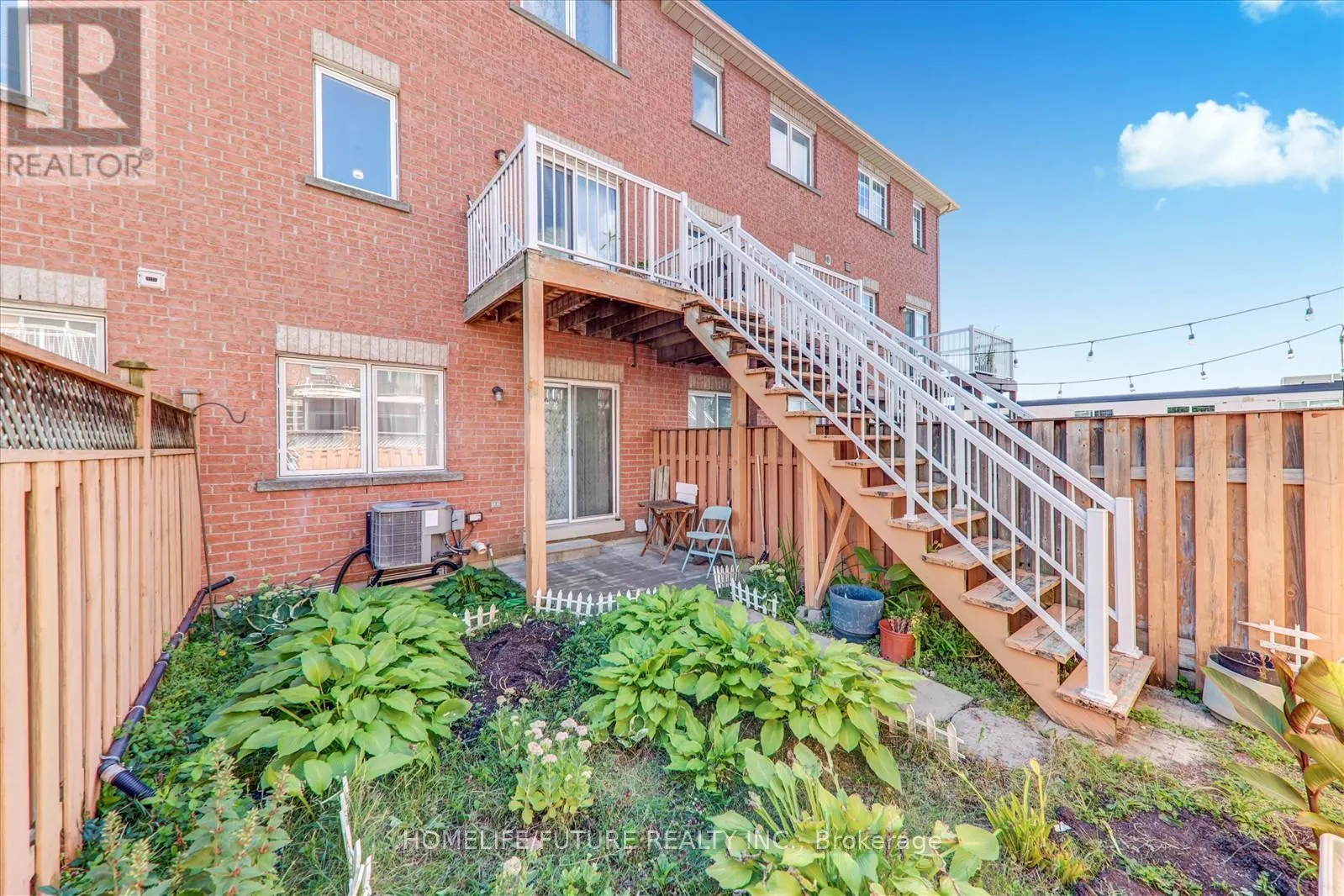 6 GUILLET STREET