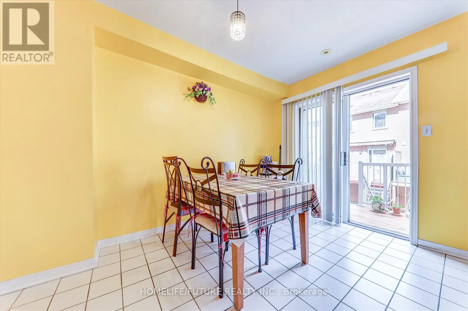 6 GUILLET STREET