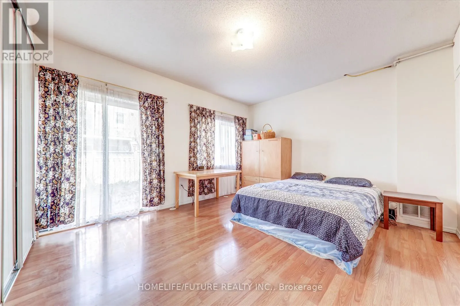 6 GUILLET STREET