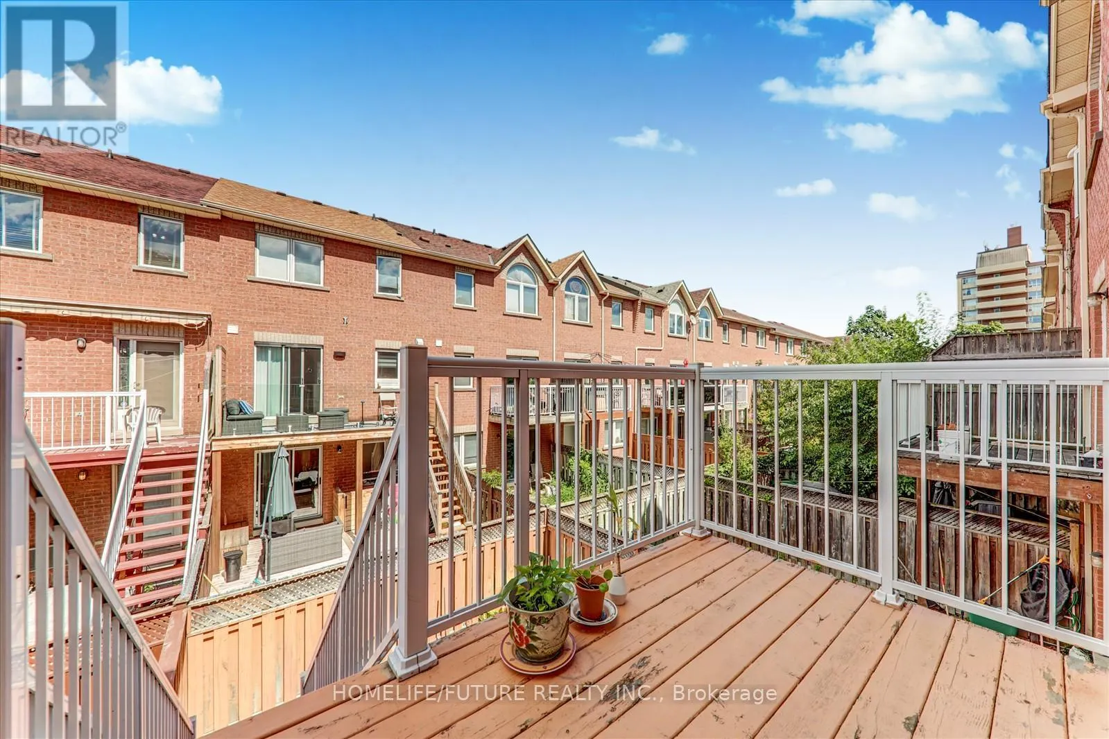 6 GUILLET STREET