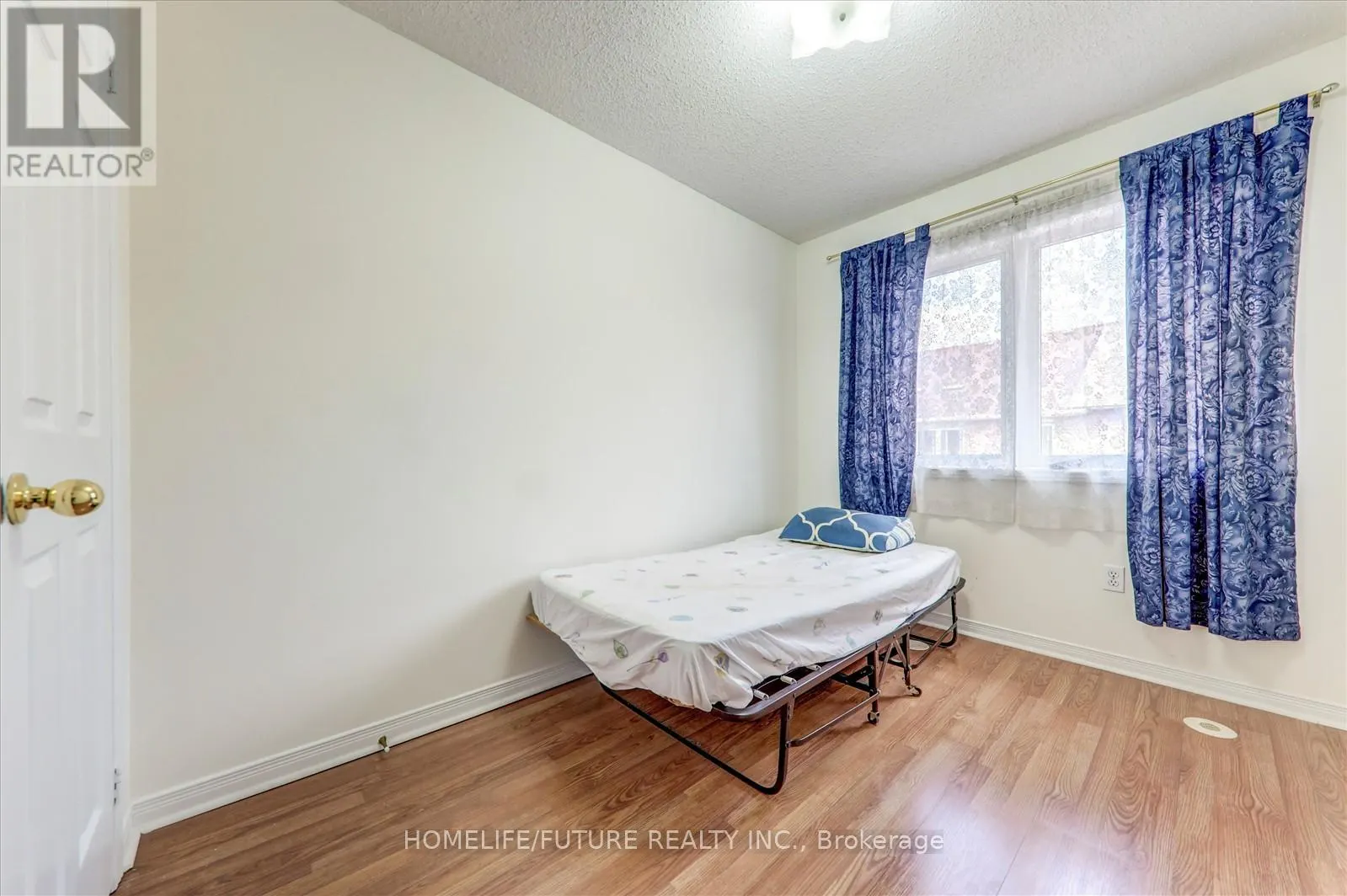 6 GUILLET STREET