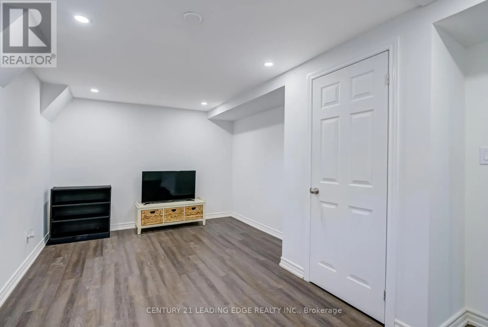 6 WHEATON GROVE