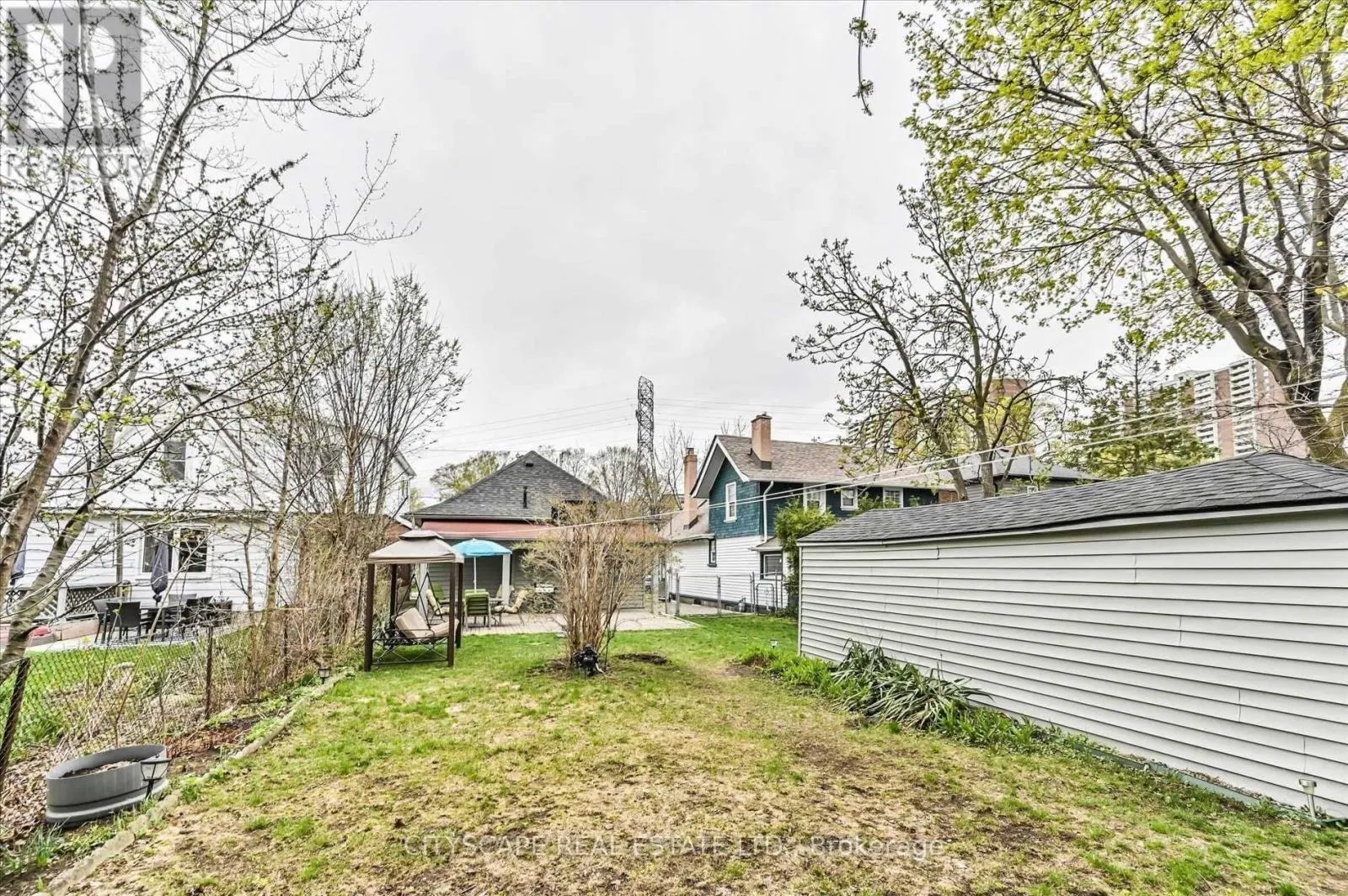 15 MIDBURN AVENUE