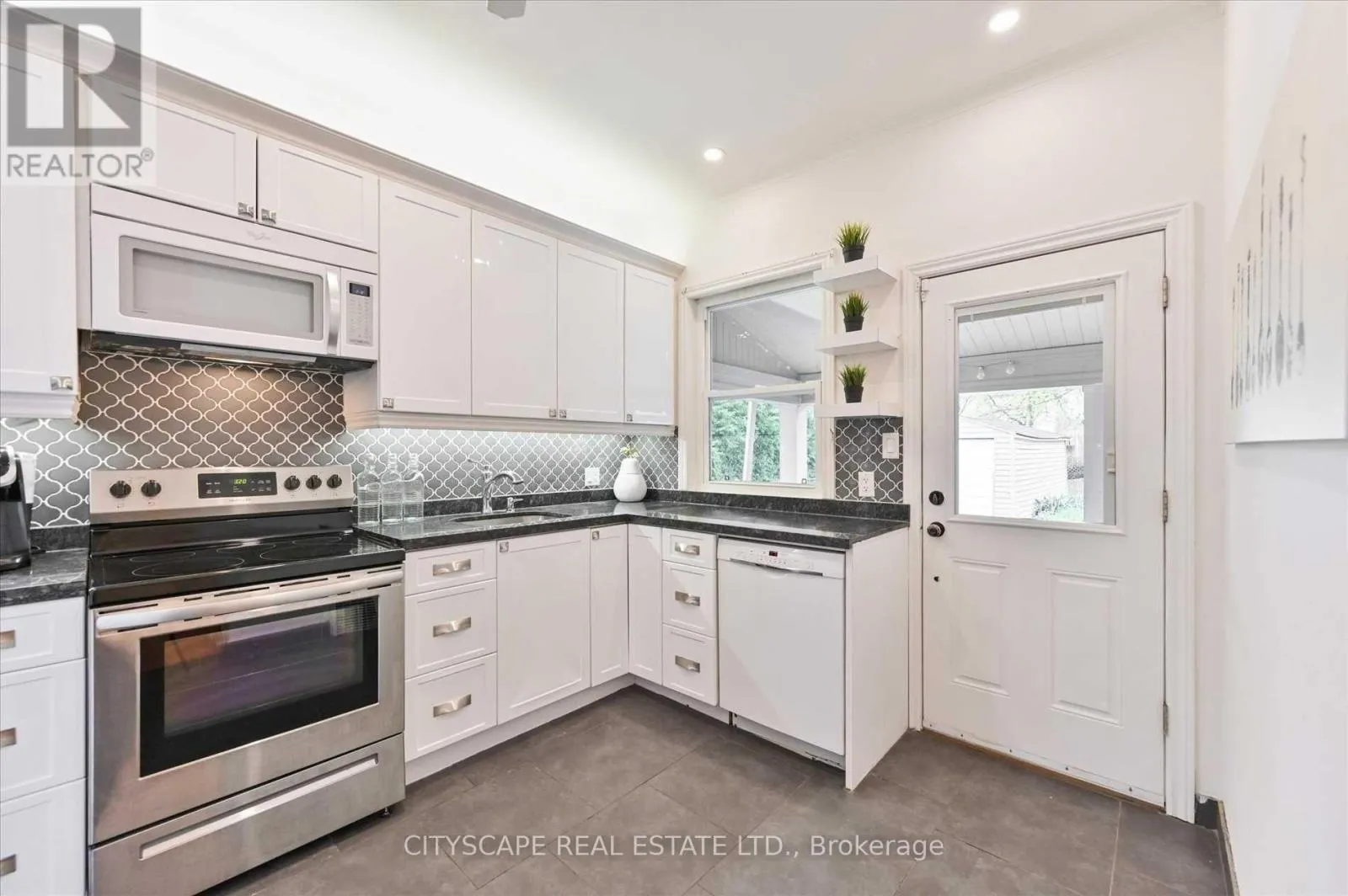 15 MIDBURN AVENUE
