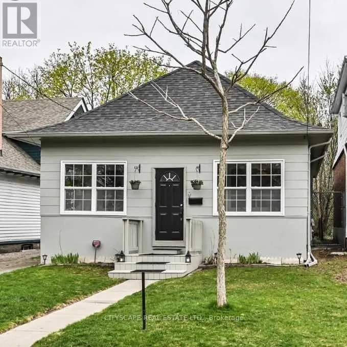 15 MIDBURN AVENUE