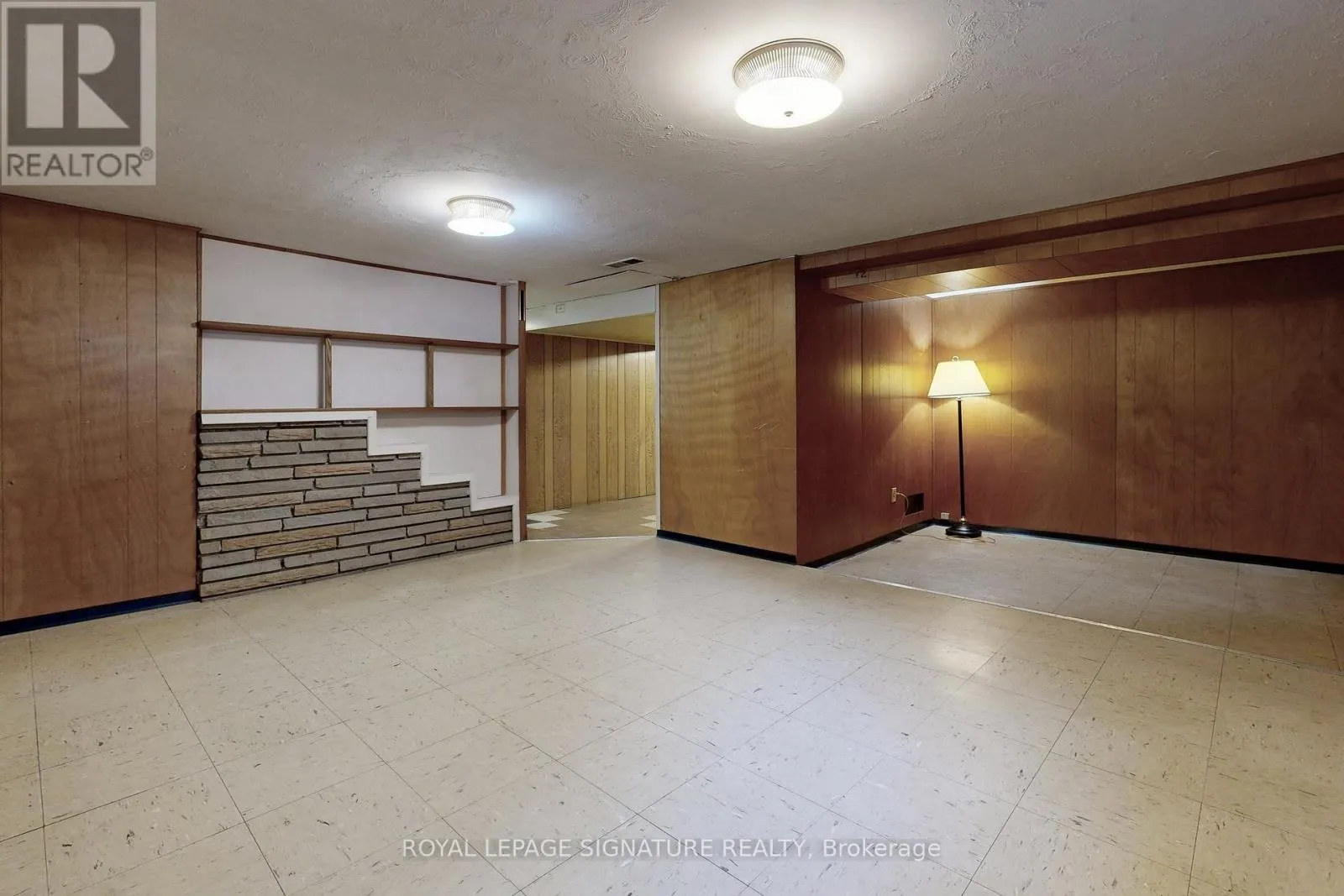 18 STAMFORD SQUARE S