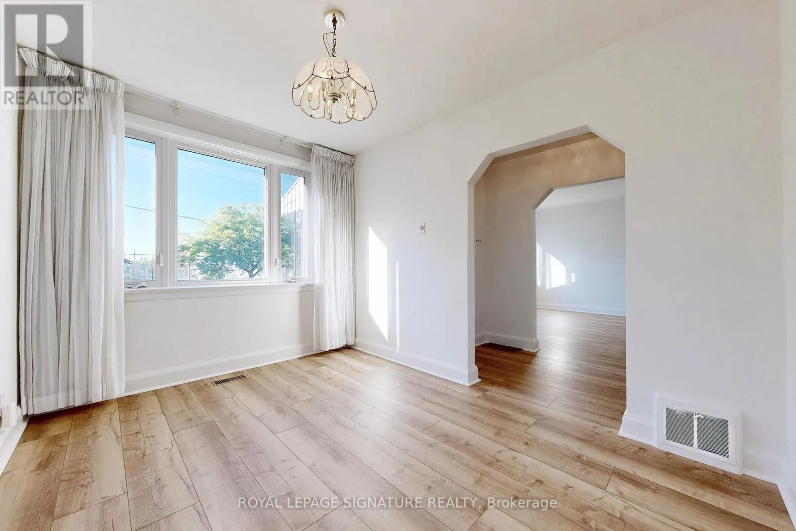 18 STAMFORD SQUARE S