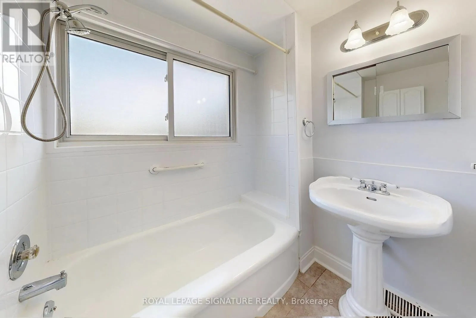 18 STAMFORD SQUARE S