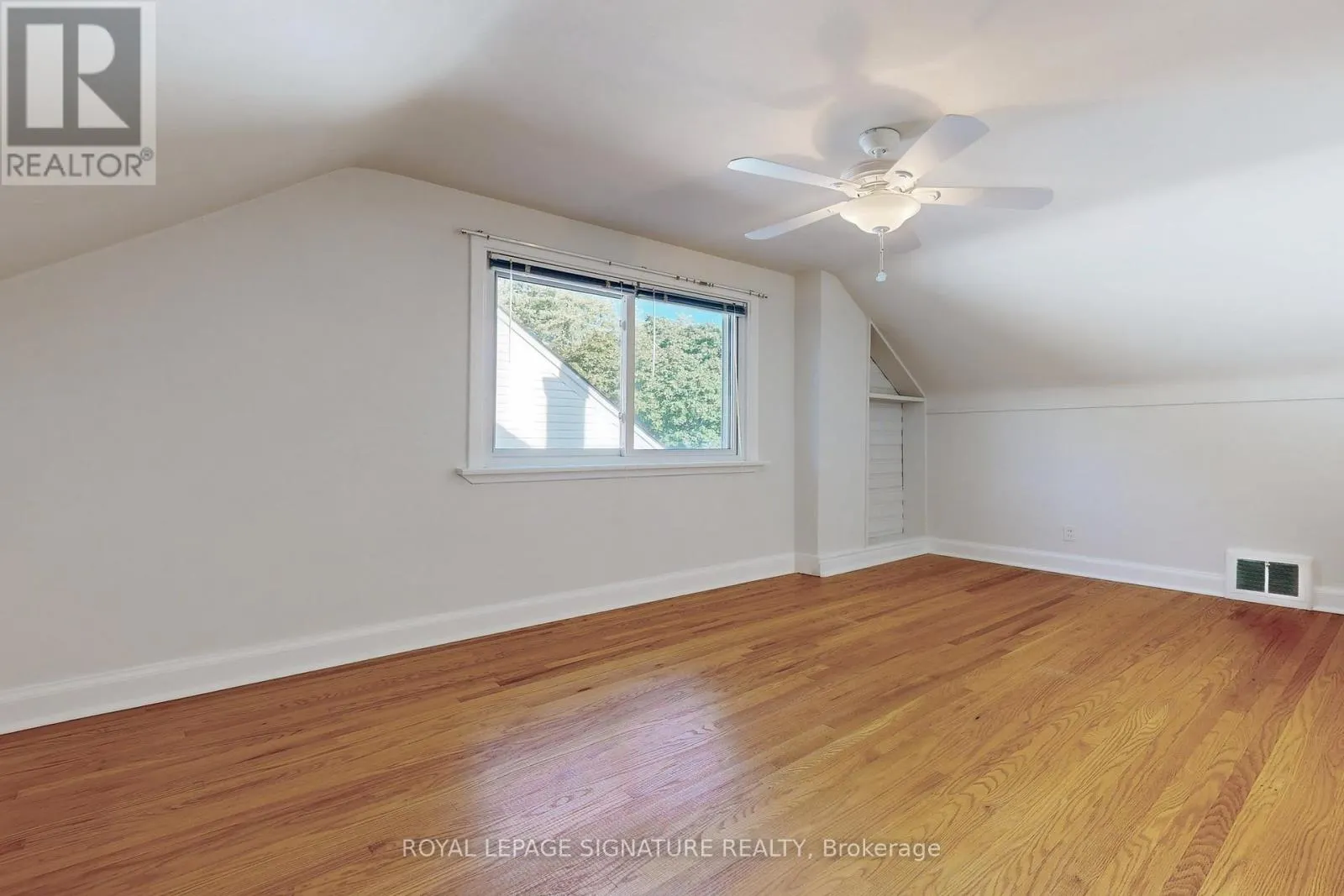 18 STAMFORD SQUARE S