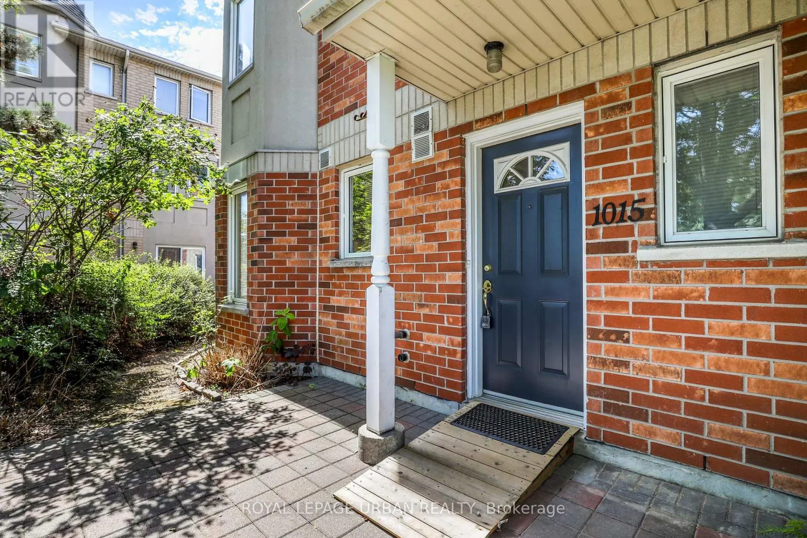 1015 - 28 ROSEBANK DRIVE