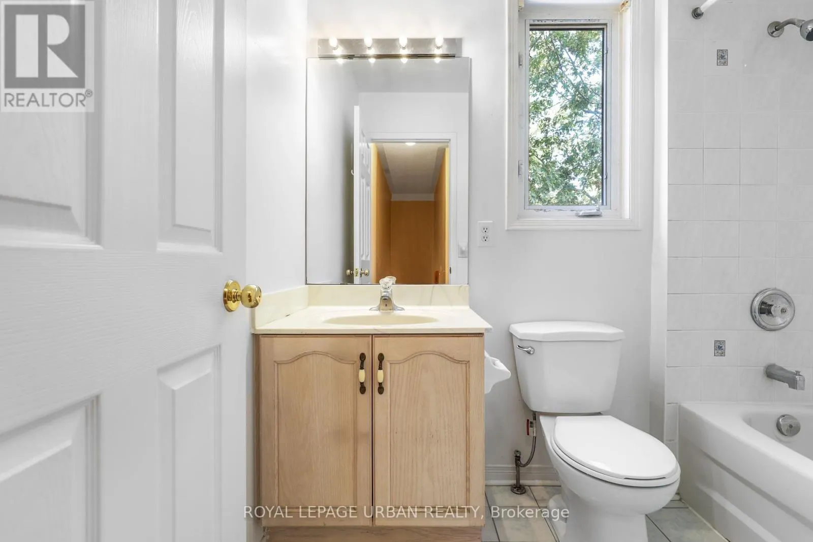1015 - 28 ROSEBANK DRIVE