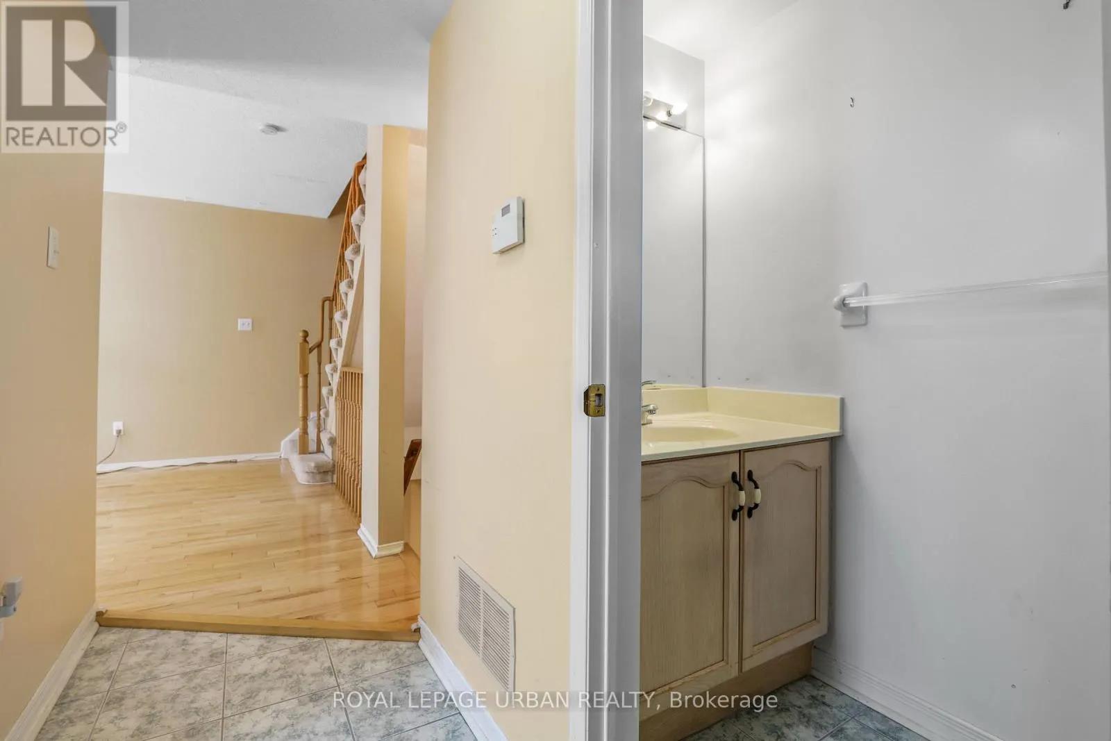 1015 - 28 ROSEBANK DRIVE