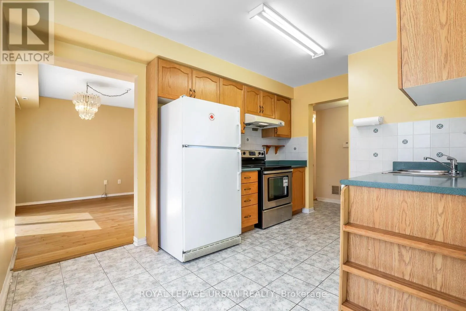 1015 - 28 ROSEBANK DRIVE