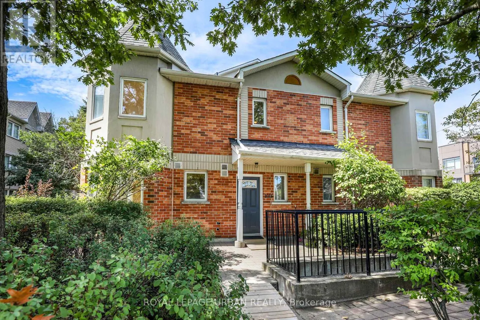 1015 - 28 ROSEBANK DRIVE