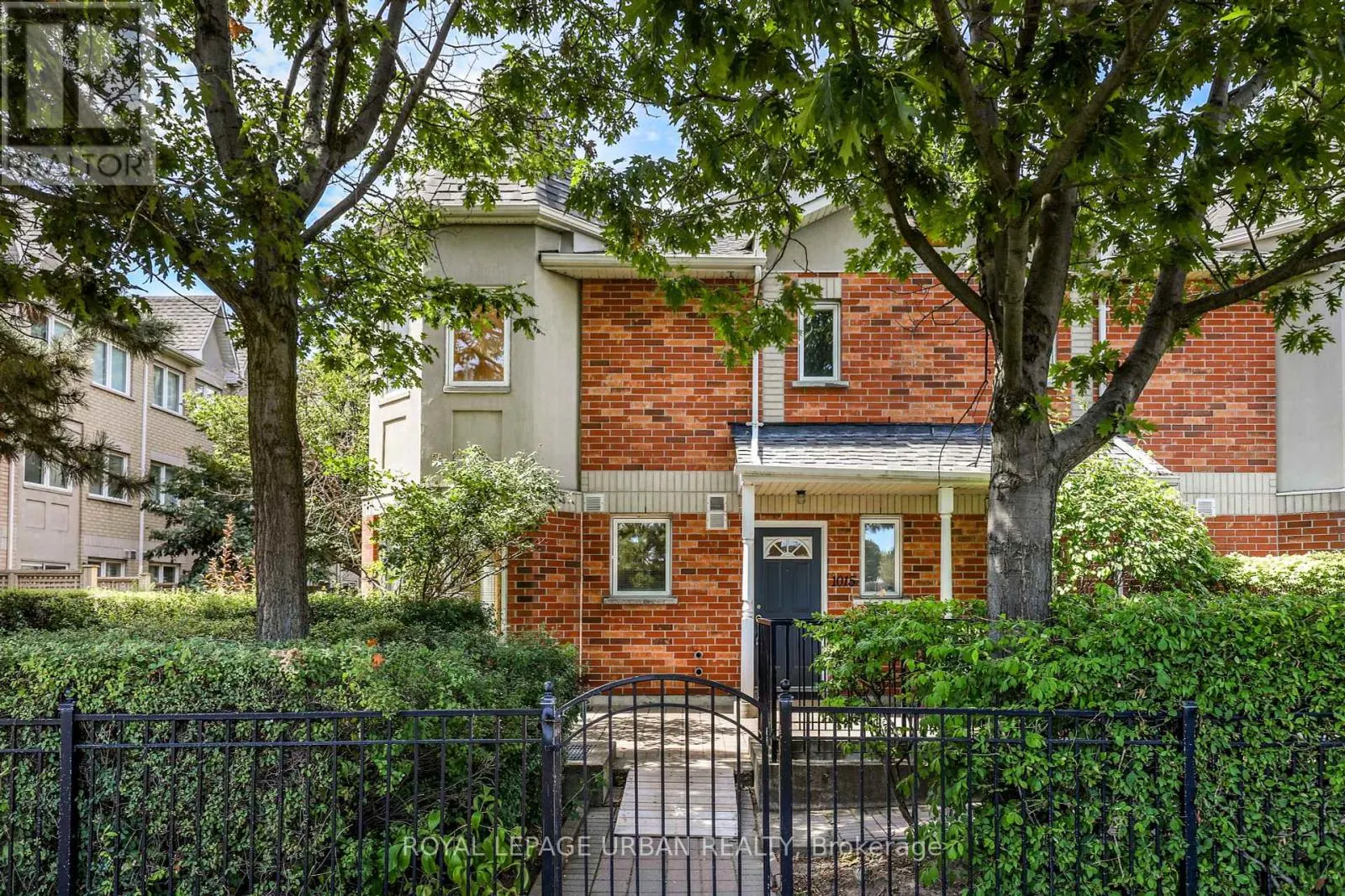 1015 - 28 ROSEBANK DRIVE