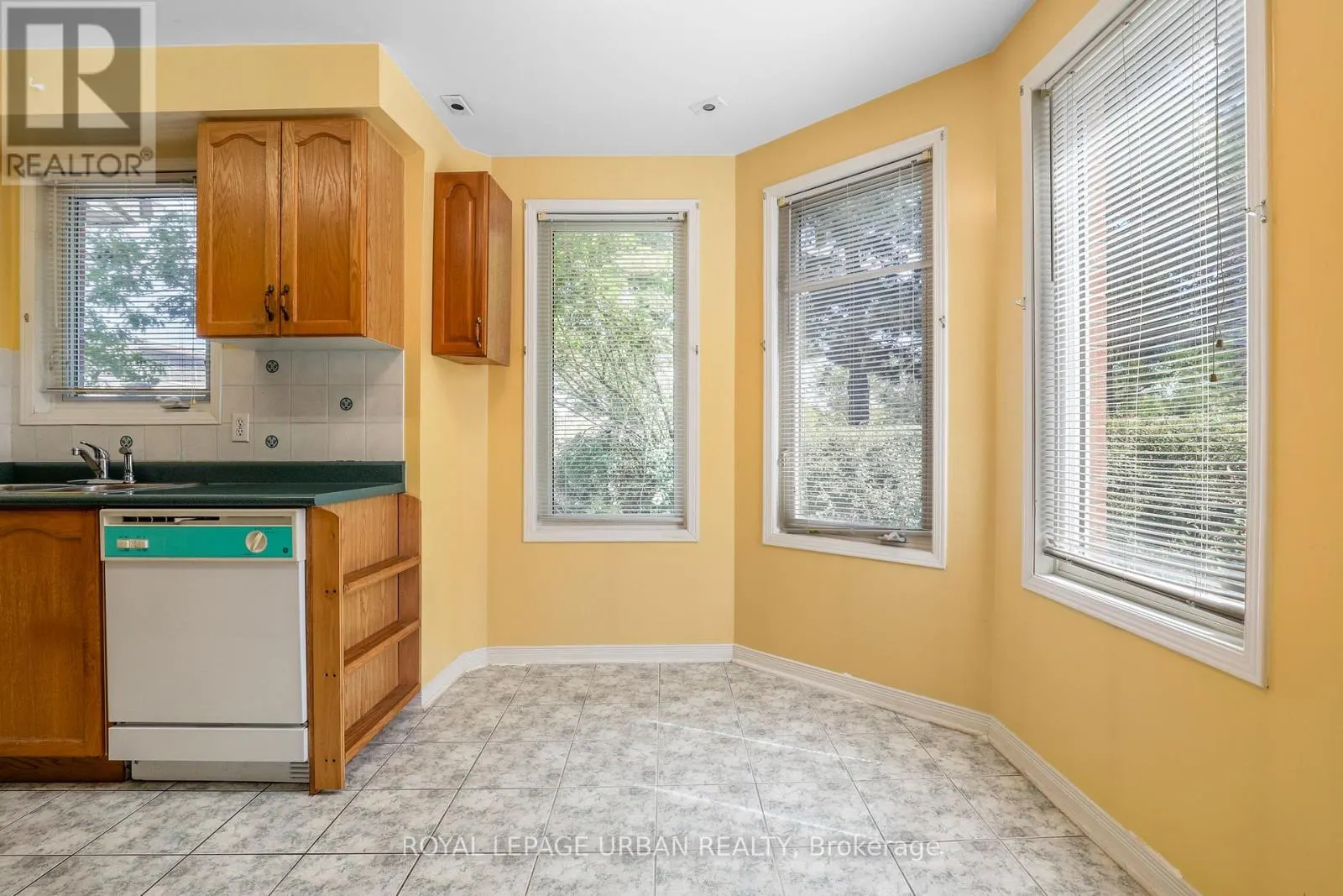 1015 - 28 ROSEBANK DRIVE