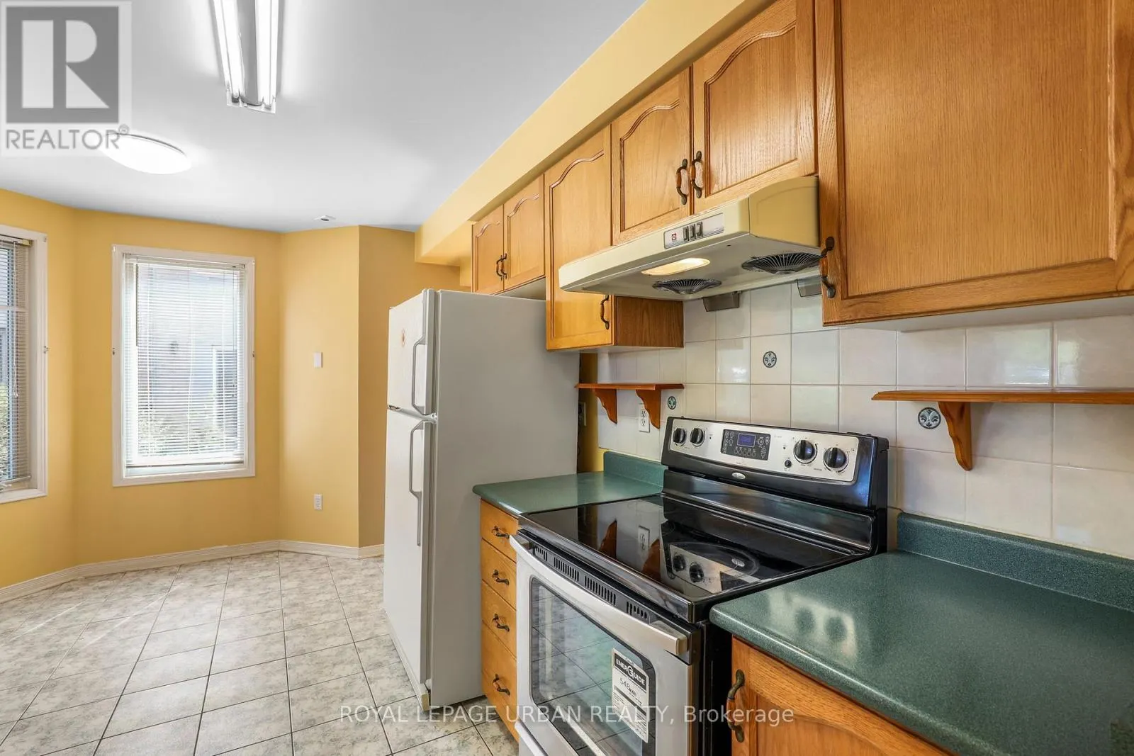 1015 - 28 ROSEBANK DRIVE