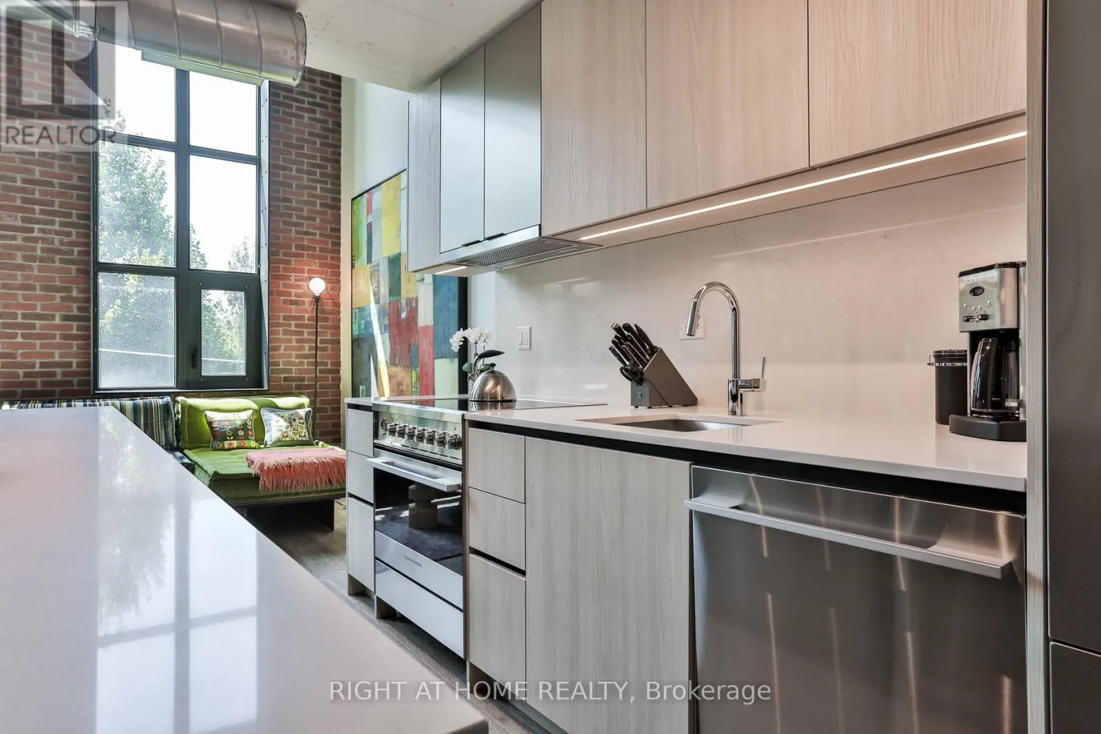 409 - 150 LOGAN AVENUE