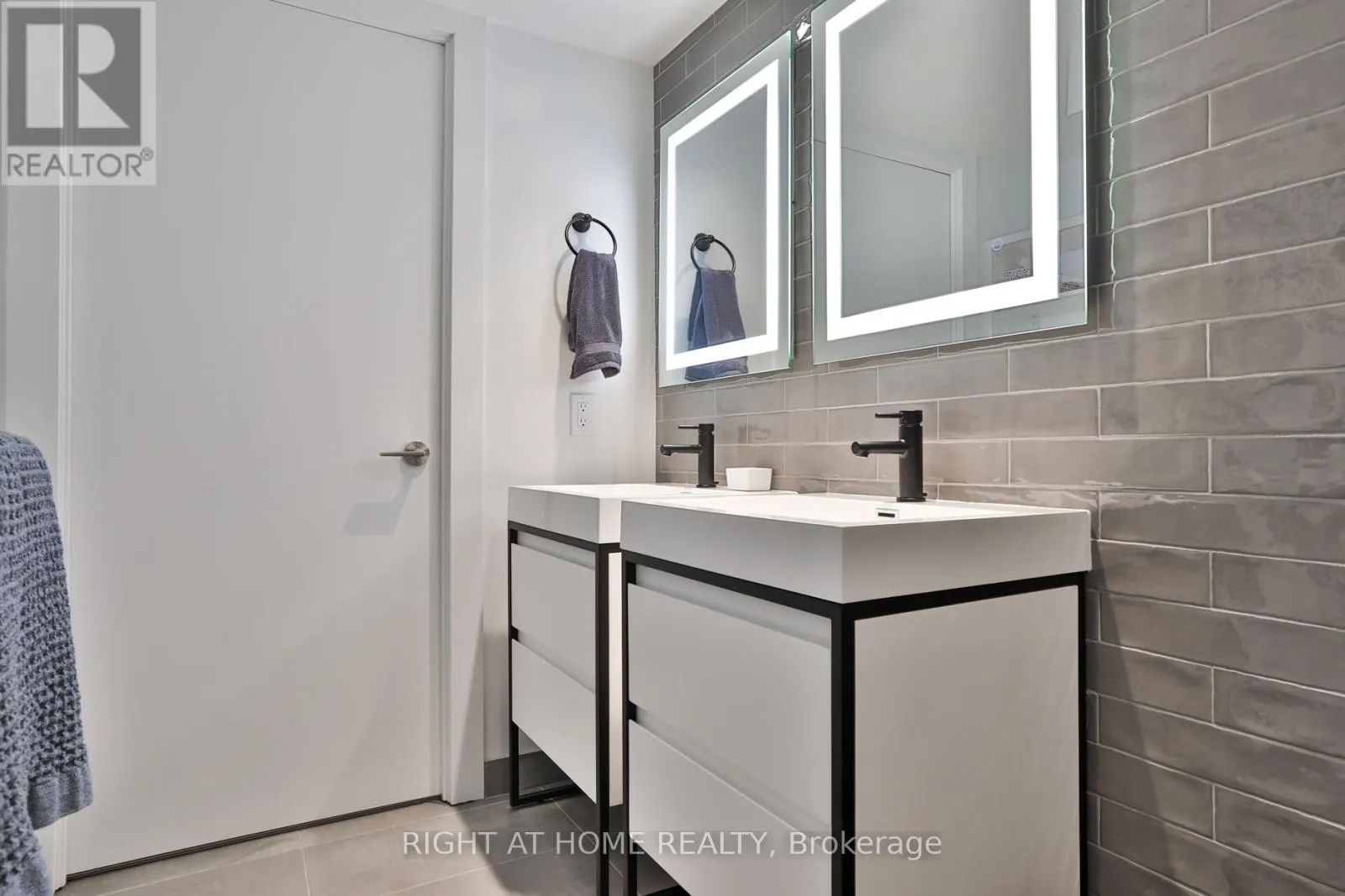 409 - 150 LOGAN AVENUE