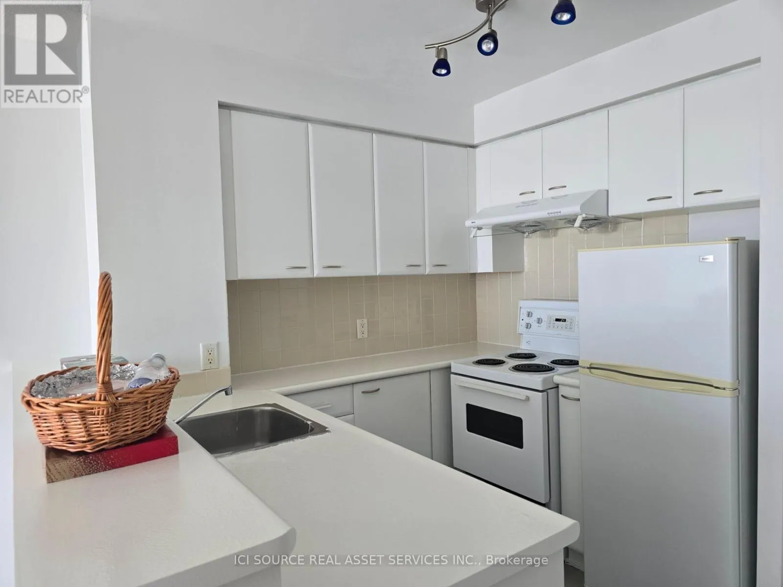 2808 - 36 LEE CENTRE DRIVE