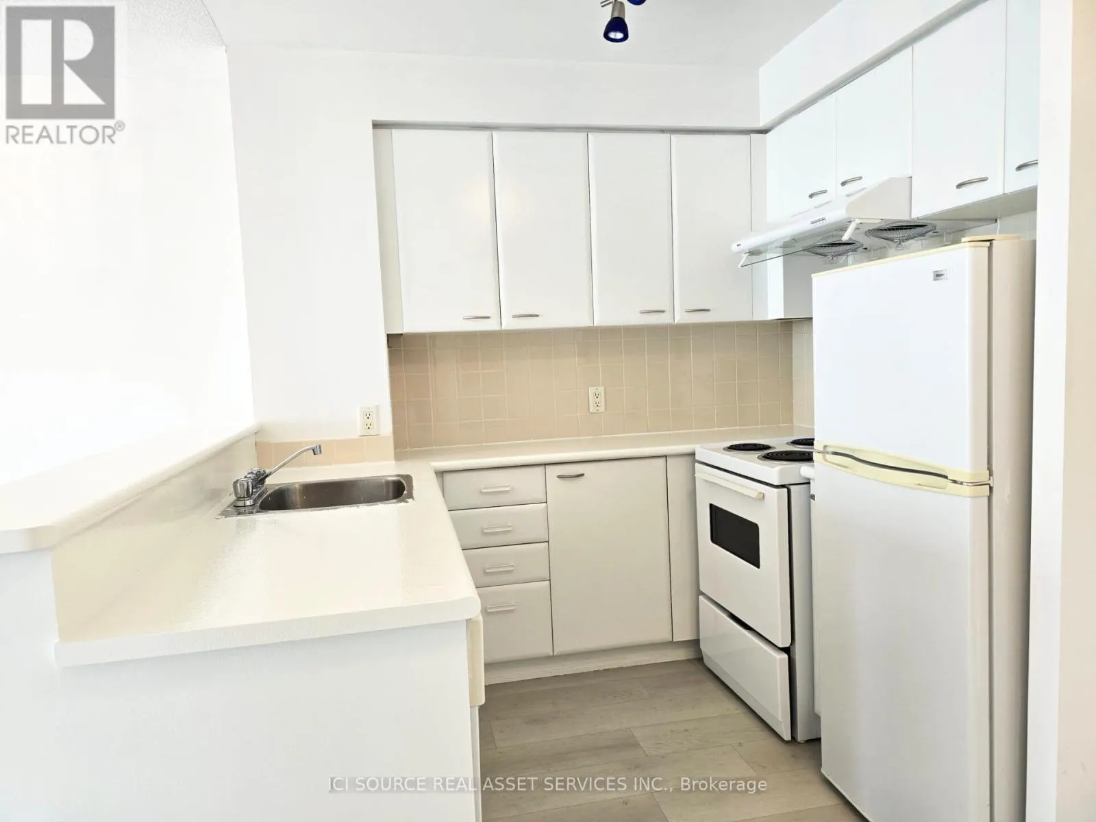 2808 - 36 LEE CENTRE DRIVE