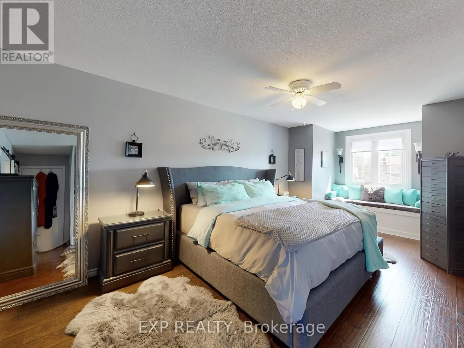 21 LYNDALE CRESCENT