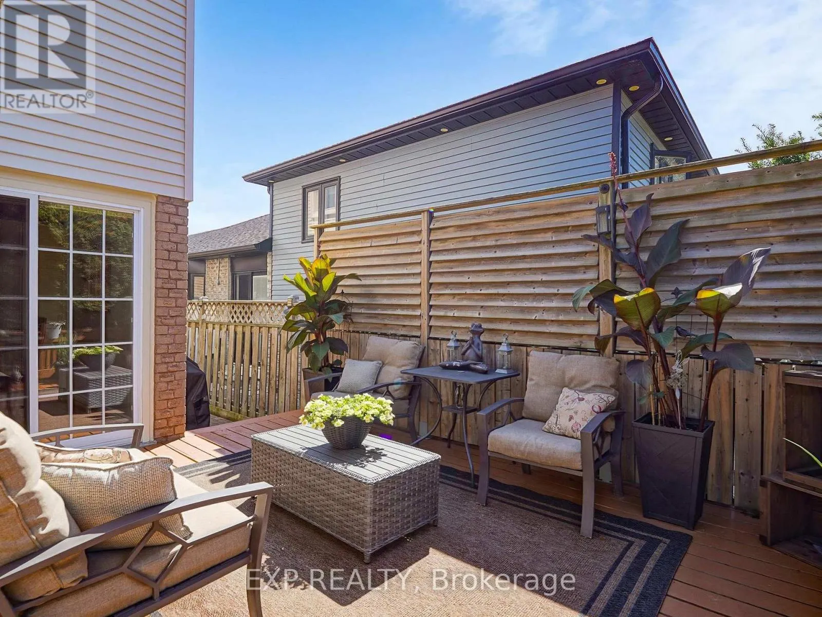 21 LYNDALE CRESCENT
