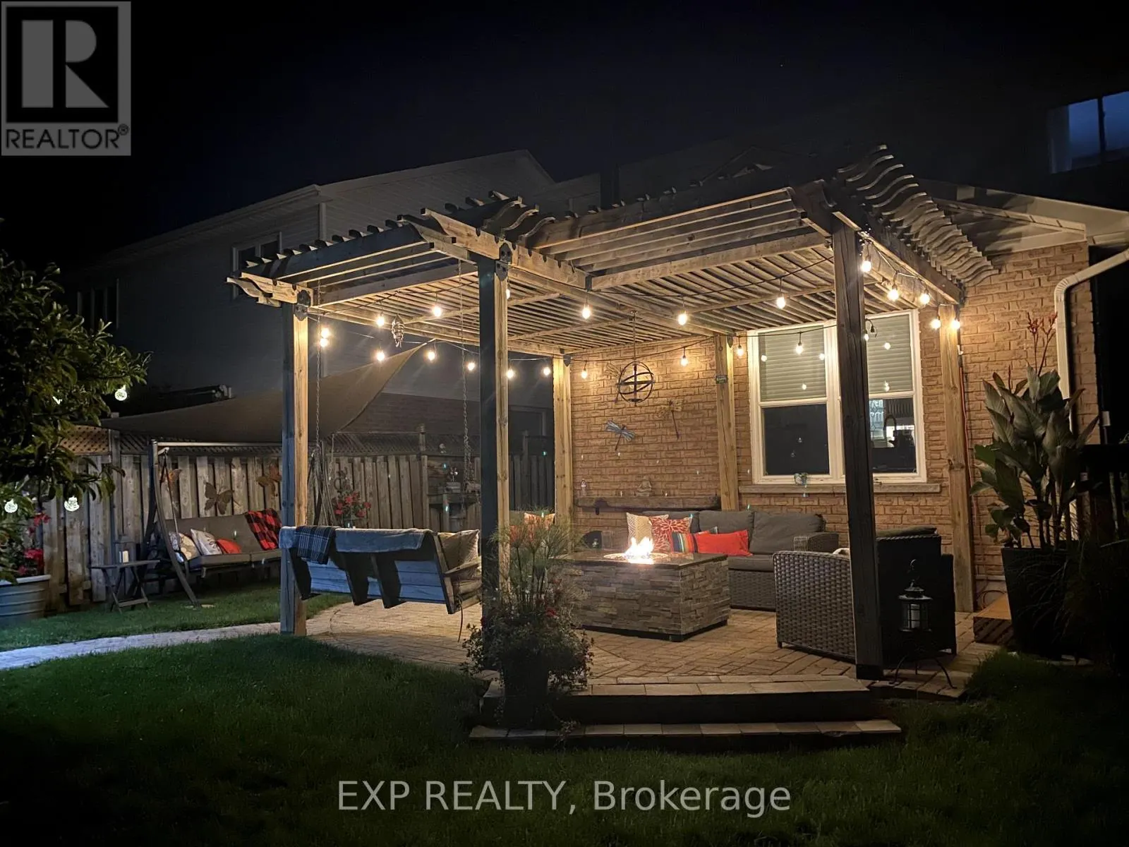 21 LYNDALE CRESCENT