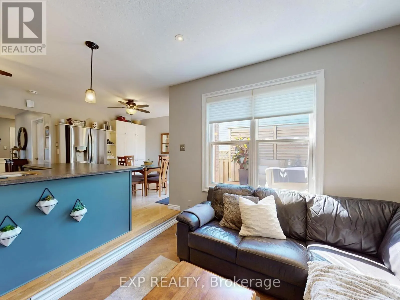 21 LYNDALE CRESCENT