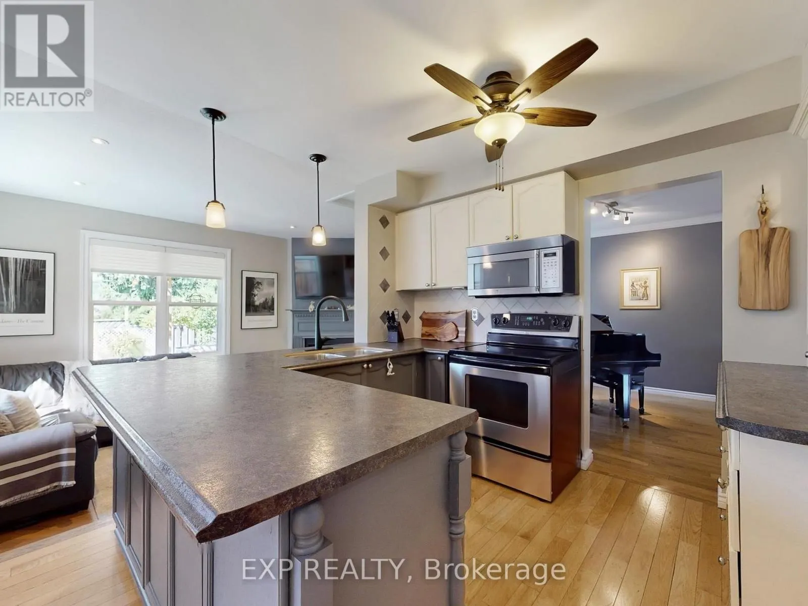 21 LYNDALE CRESCENT