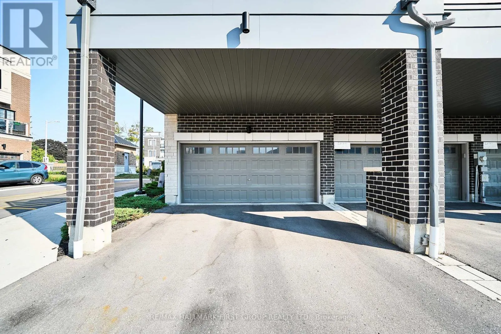 1 CLARINGTON BOULEVARD