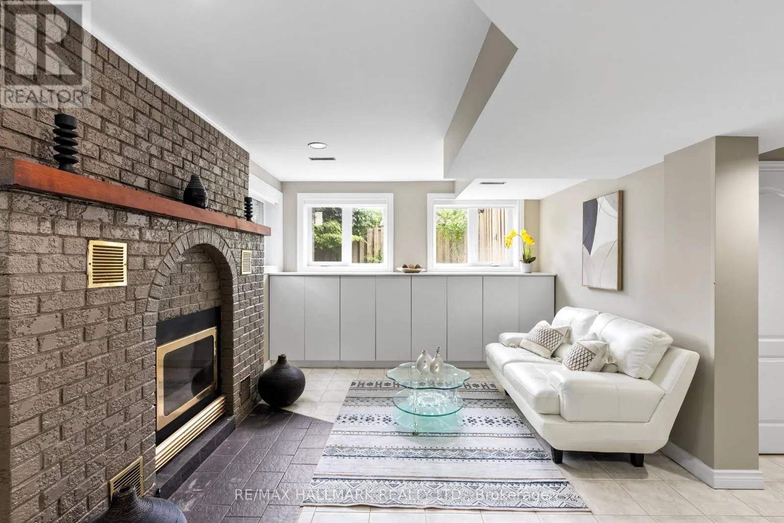 80 DUNSTALL CRESCENT
