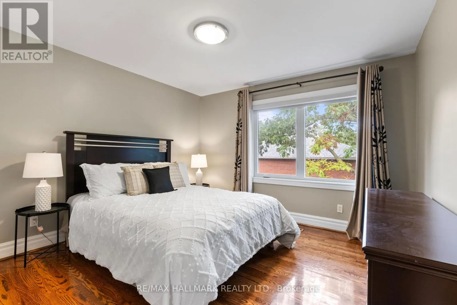 80 DUNSTALL CRESCENT