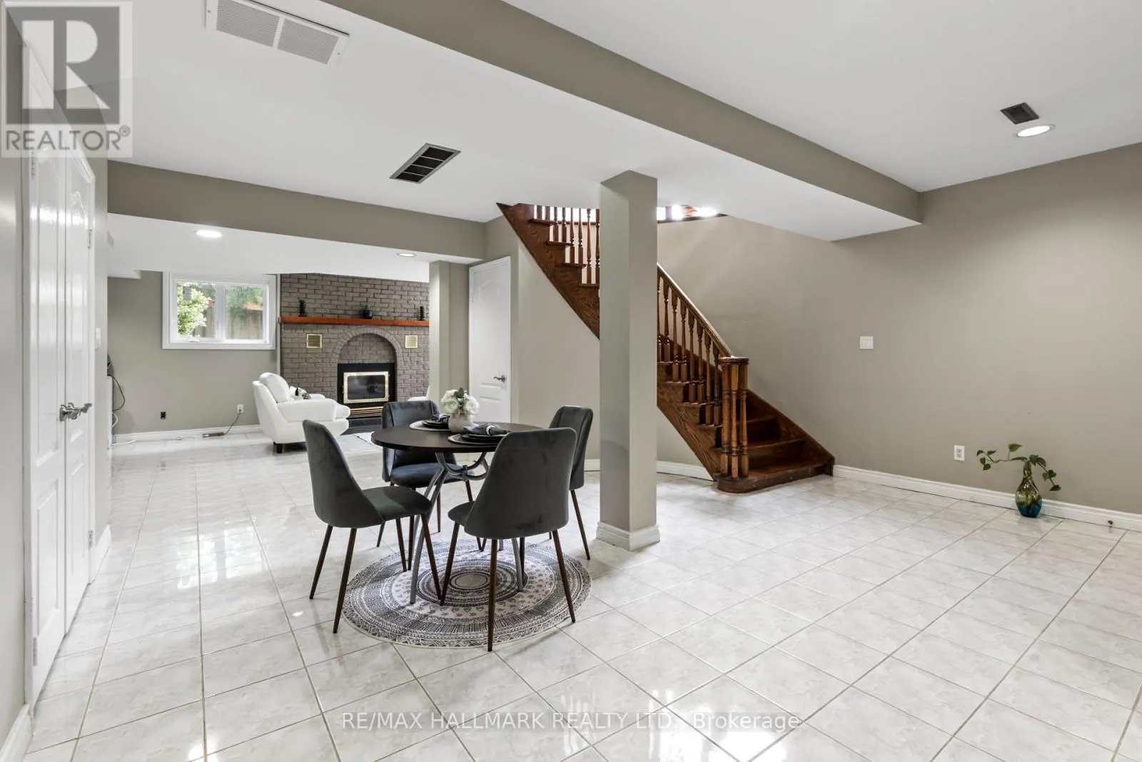 80 DUNSTALL CRESCENT