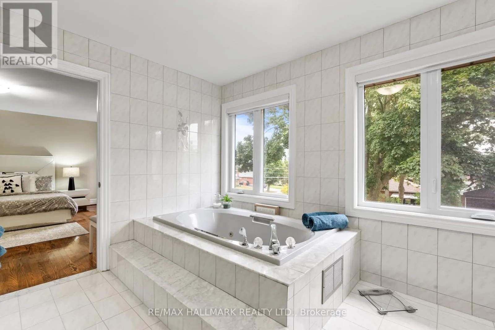 80 DUNSTALL CRESCENT