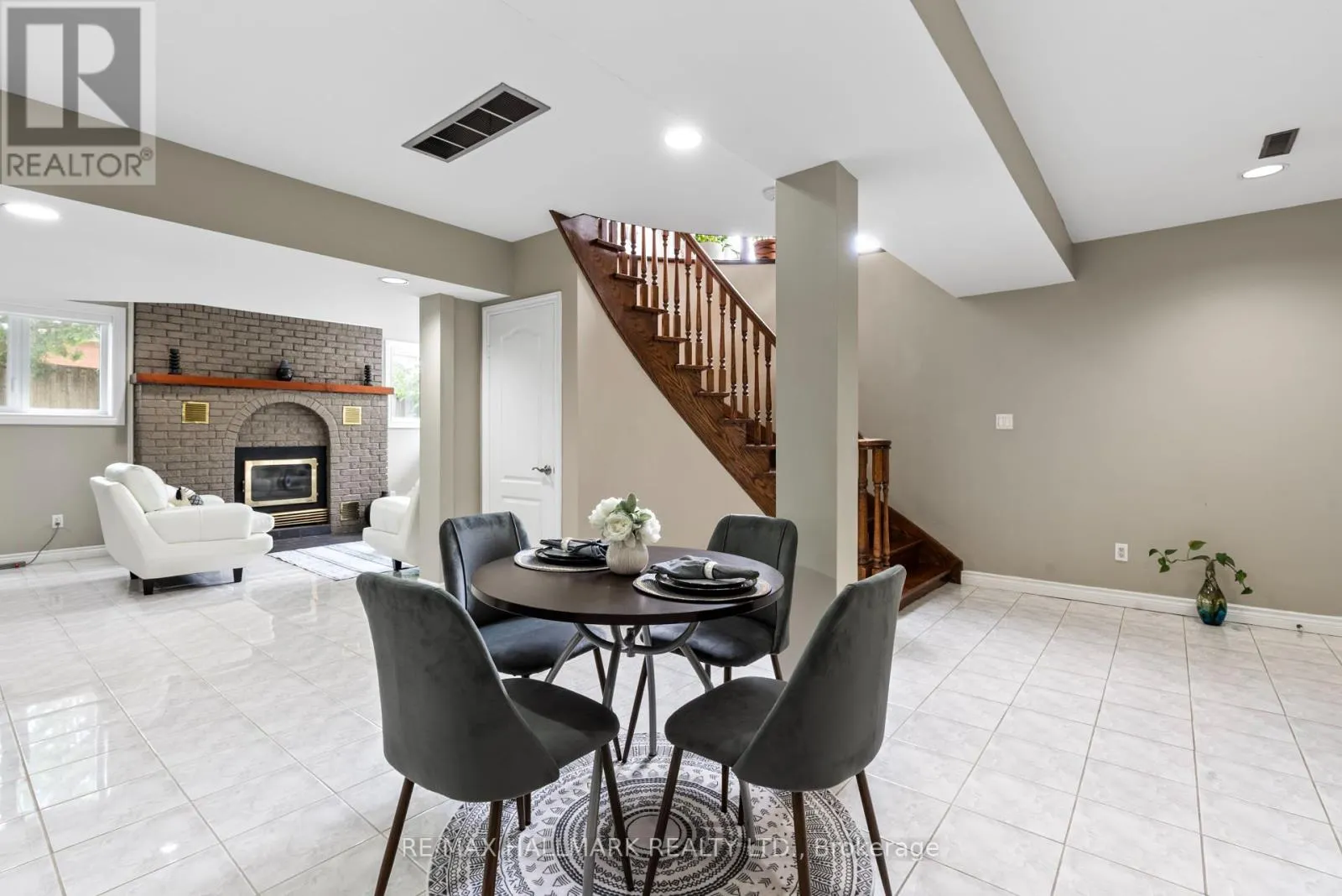 80 DUNSTALL CRESCENT