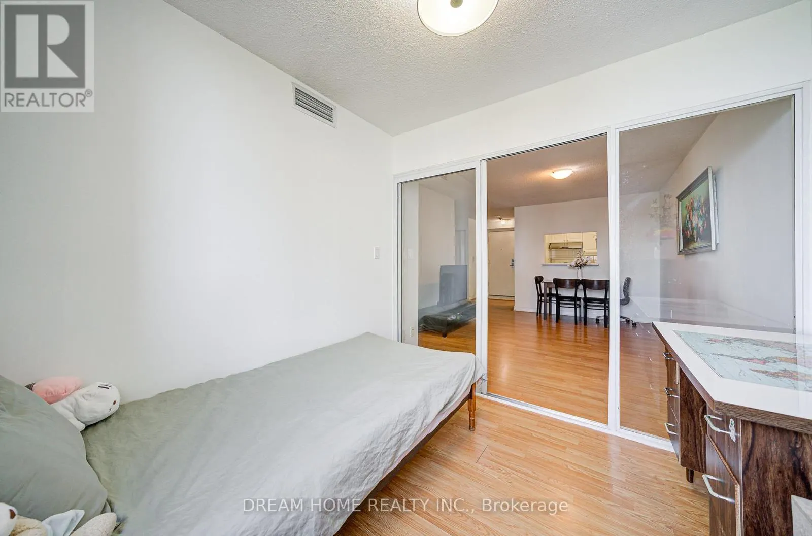 1531 - 68 CORPORATE DRIVE
