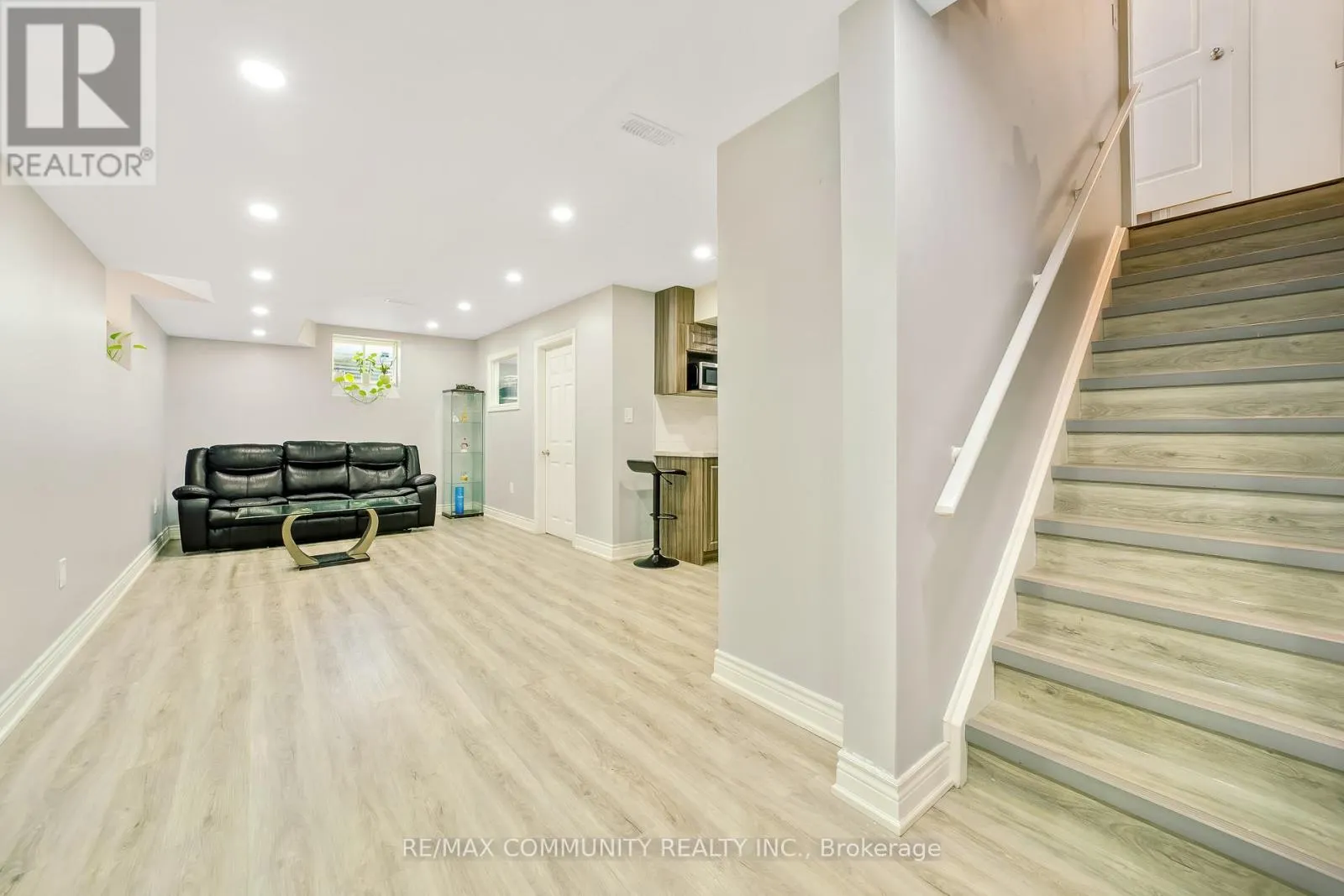 1064 CAMEO STREET