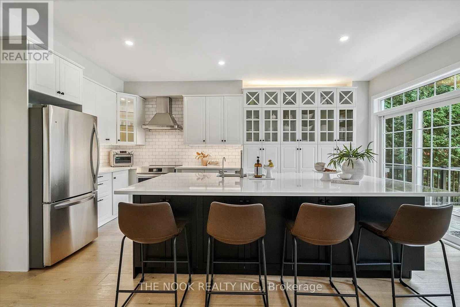31 QUEENSPLATE DRIVE
