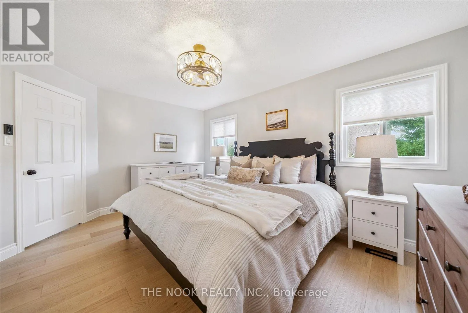 31 QUEENSPLATE DRIVE