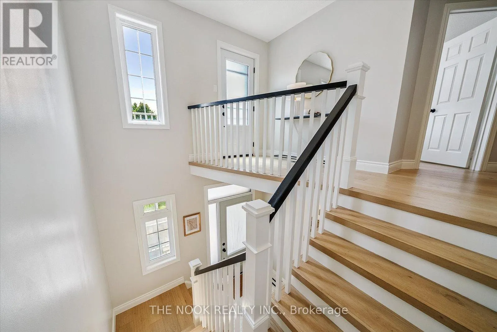 31 QUEENSPLATE DRIVE