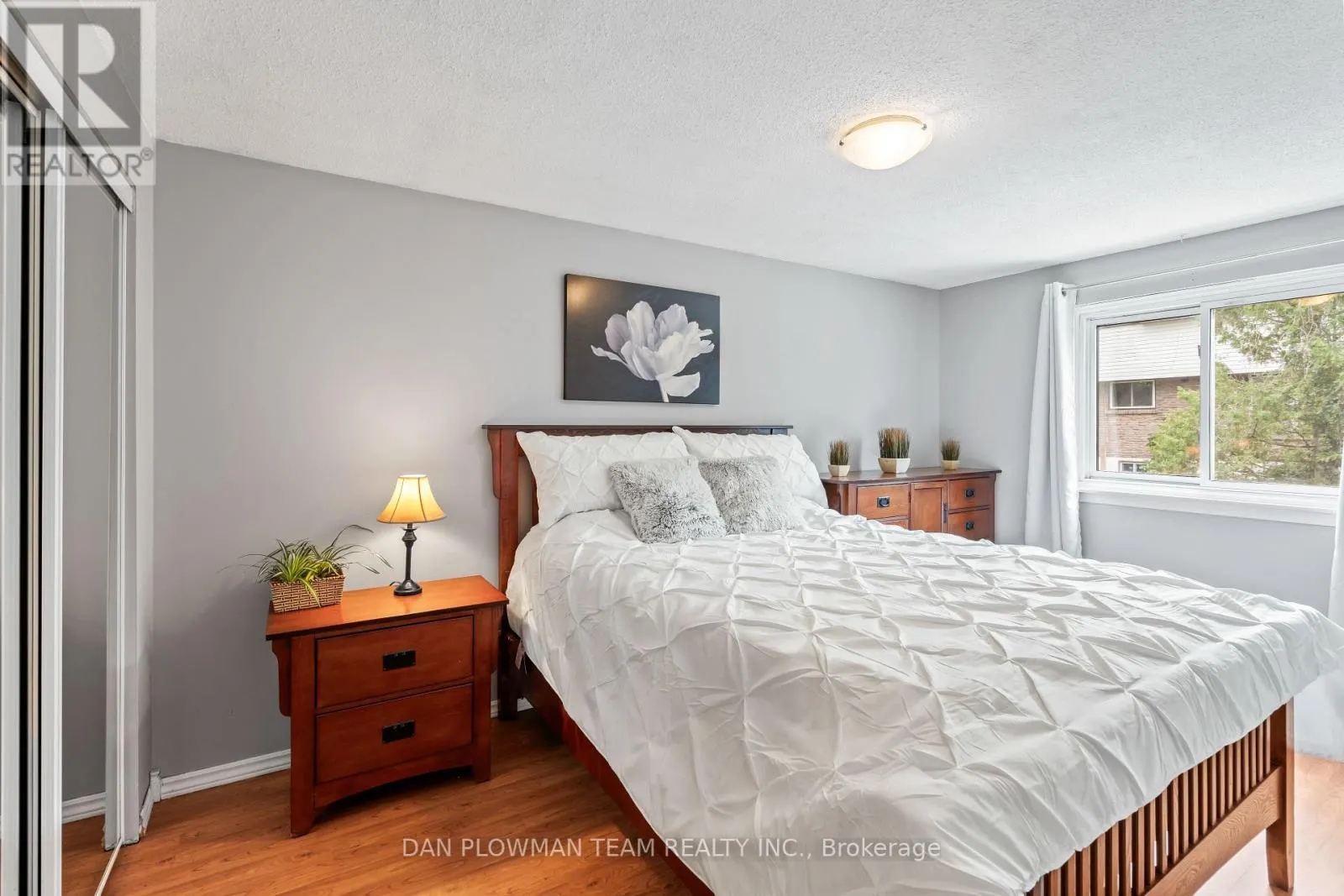 1264 VENUS CRESCENT