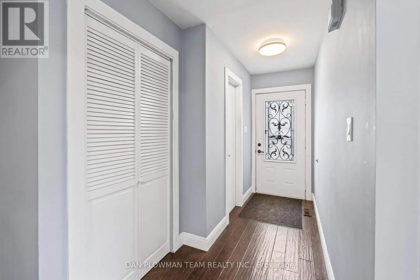 1264 VENUS CRESCENT