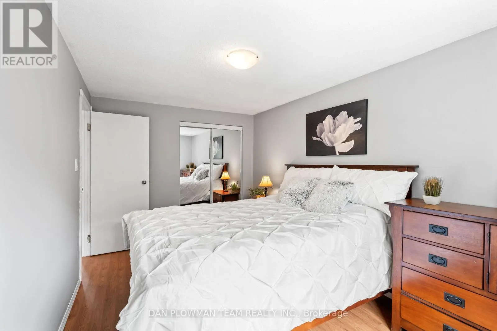 1264 VENUS CRESCENT