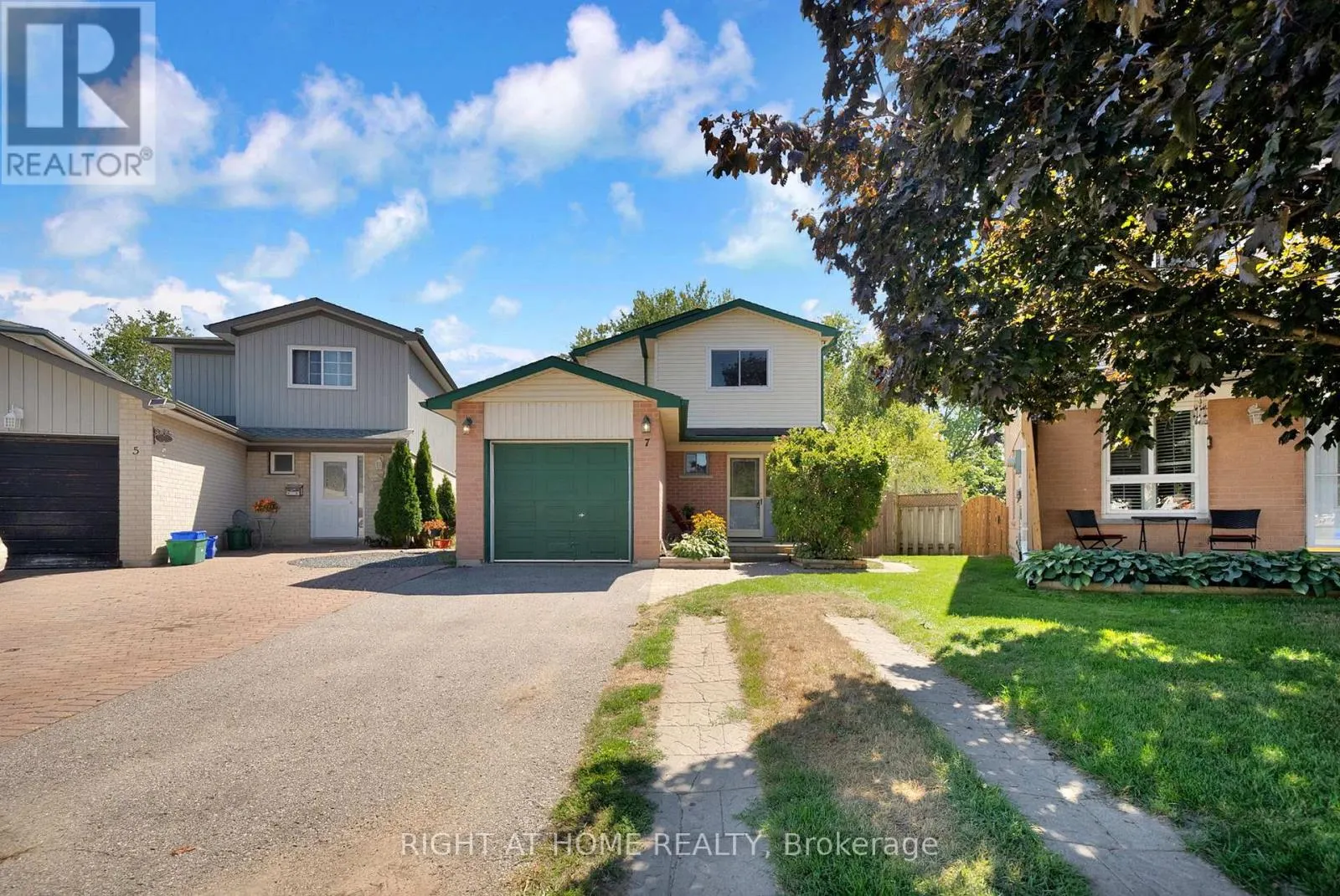 7 HAILEY COURT