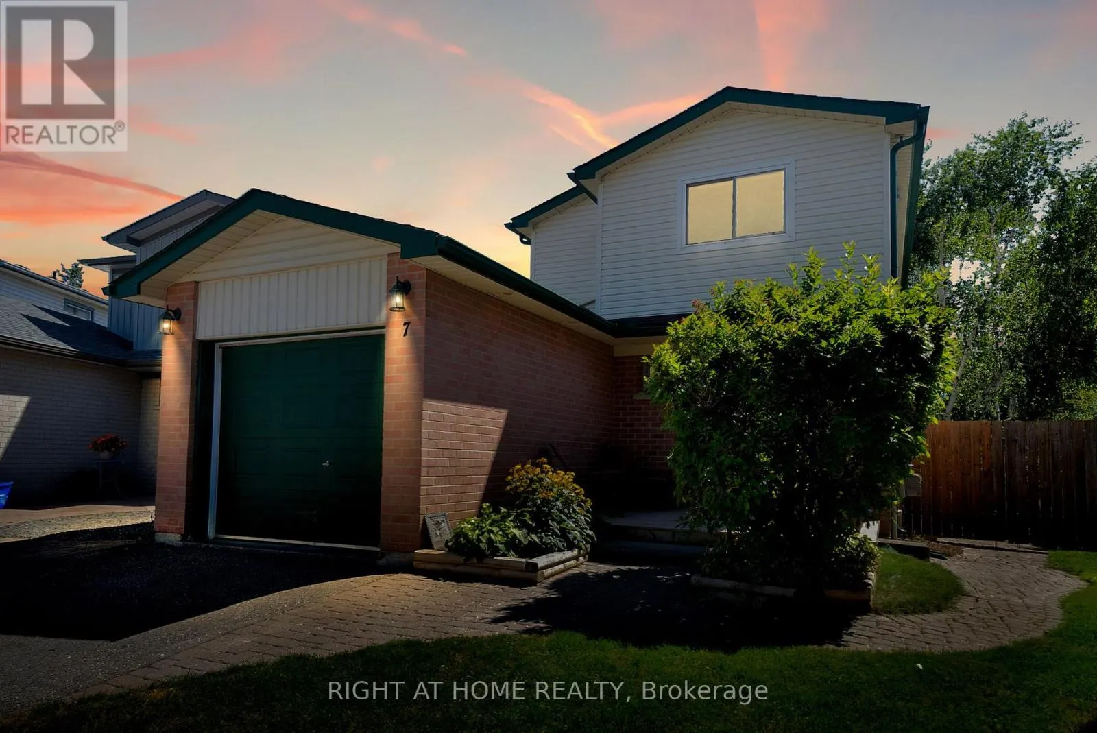 7 HAILEY COURT