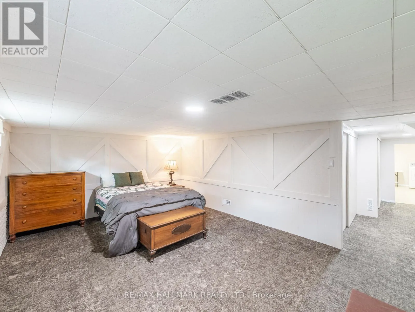 60 GREYLAWN CRESCENT