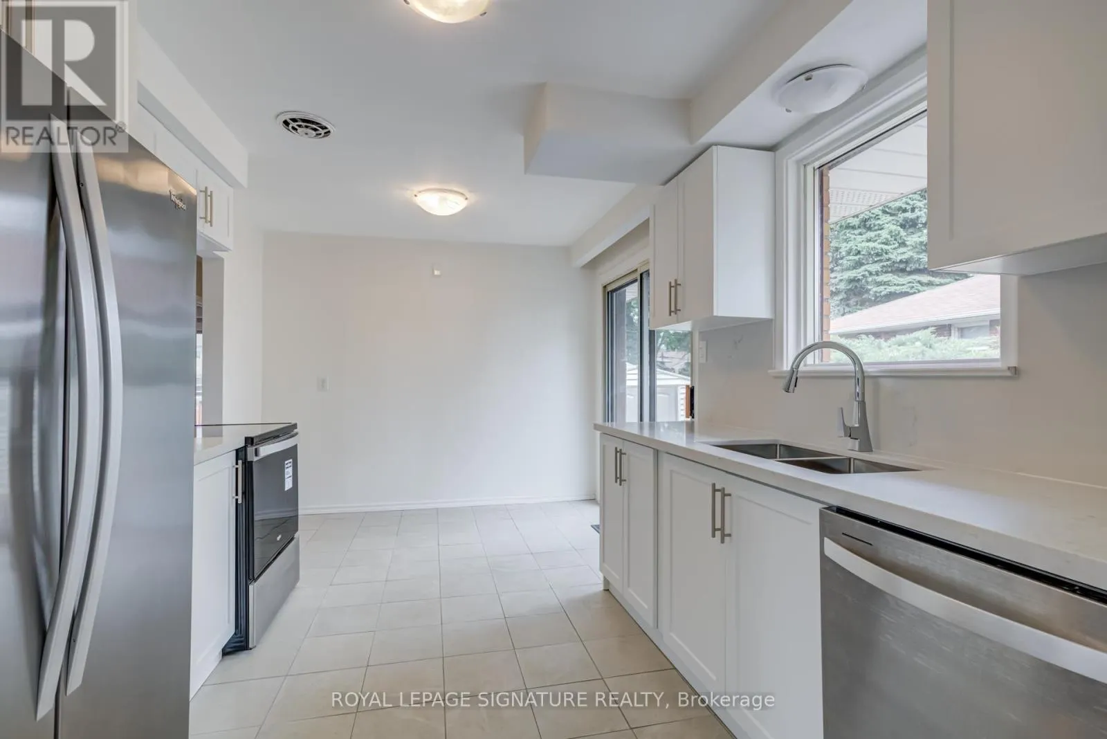 4 STILLBROOK COURT